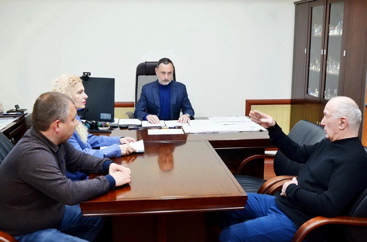 Виктор Тепляков встретился с жителями Центрального района Сочи
