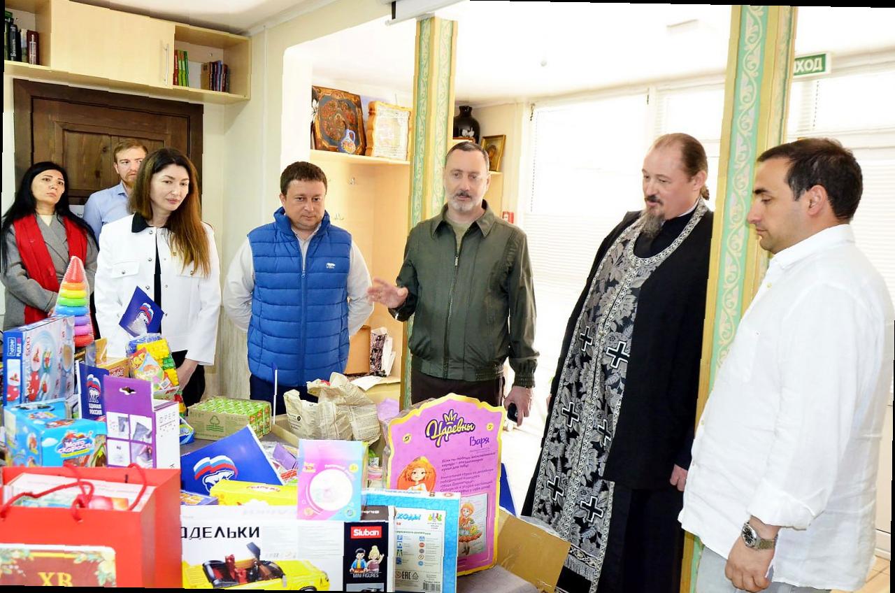 Визит Виктора Теплякова в приют при храме в Сочи перед Пасхой