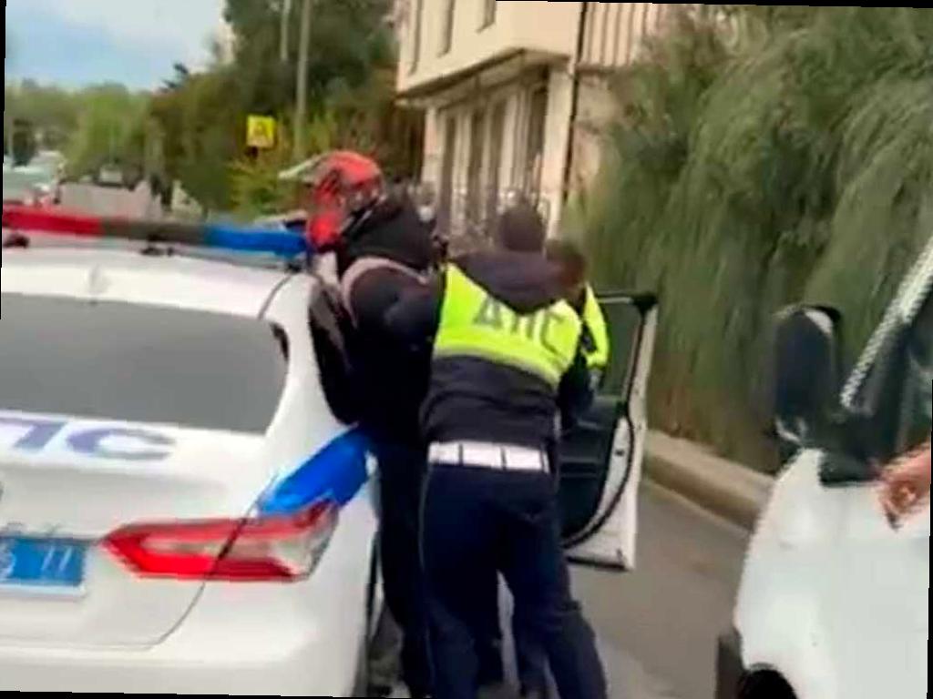 Мотоциклист устроил гонку с полицией в Сириусе