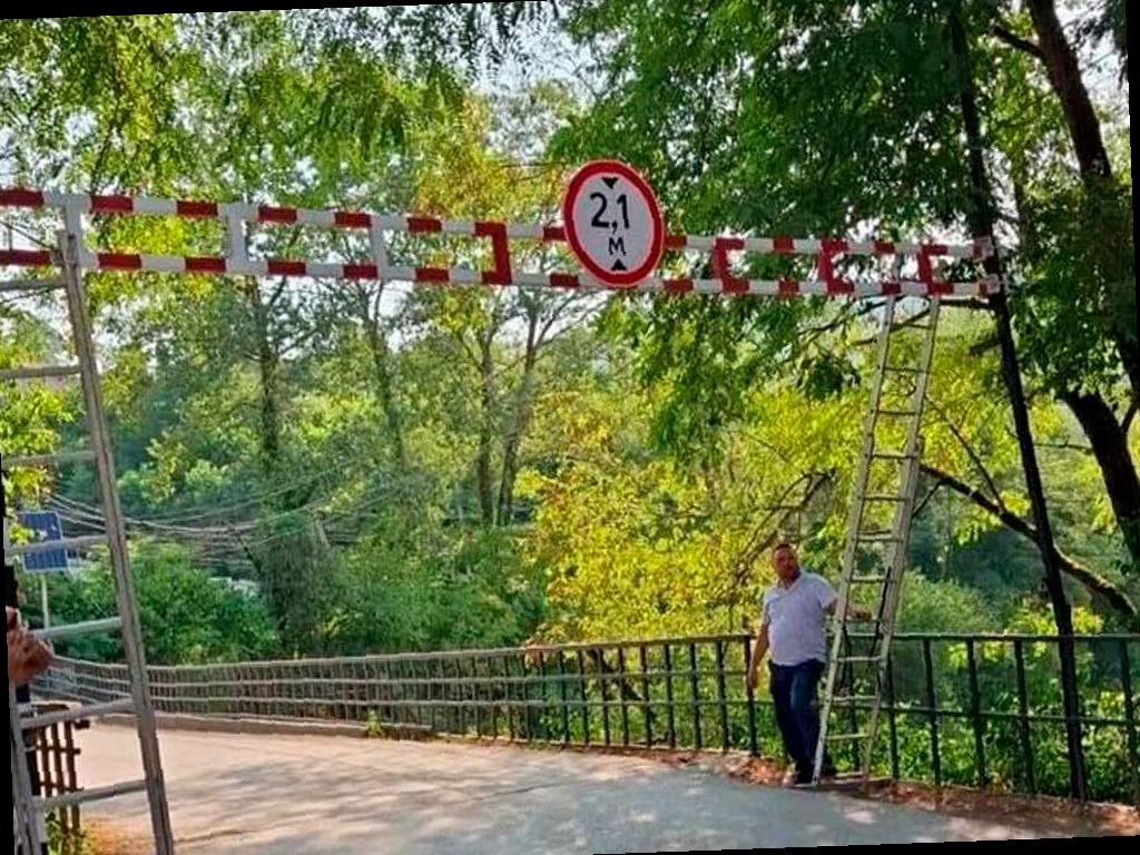 В школьники из Верхнениколаевского будут возить в школу с пересадкой из-за закрытого моста
