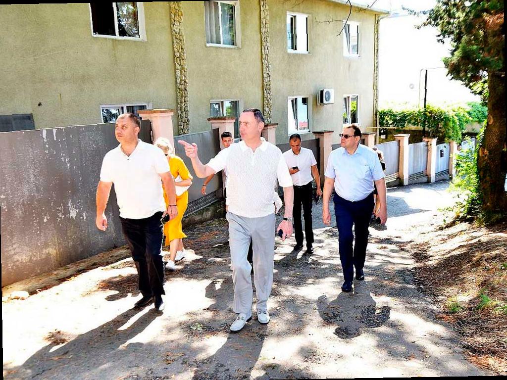 В Сочи начали реконструкцию дороги в Ряжском переулке
