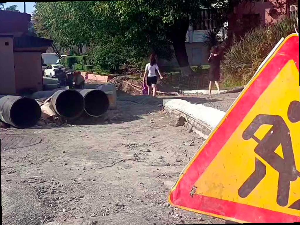 Водоканал Сочи завершает работы по ремонту трубопровода на улице Чехова