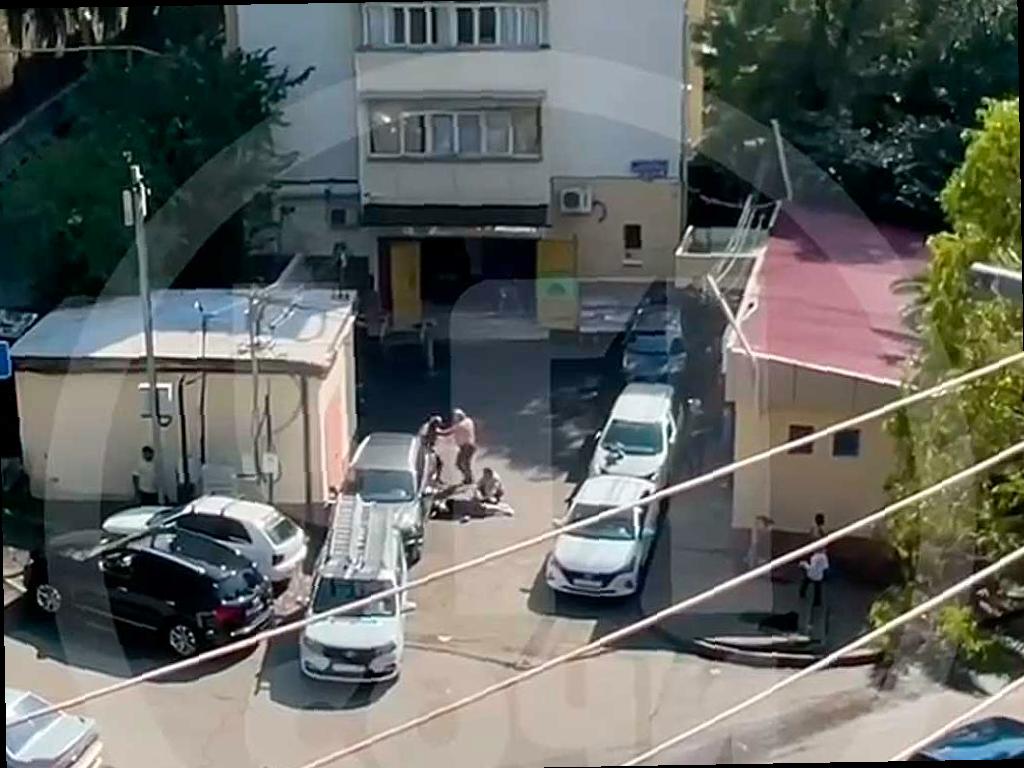 Пьяный мужчина в форме нанес удар ножом в Хостинском районе Сочи