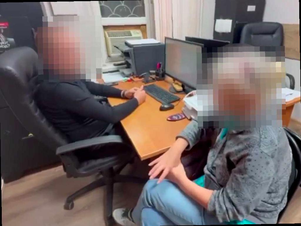 Сотрудники банка помогли супругам из Сочи избежать крупной потери денег из-за мошенников. Полиция курорта сообщила об очередном случае интернет-мошенничества, который чуть было не привел к серьезным финансовым проблемам для семьи.