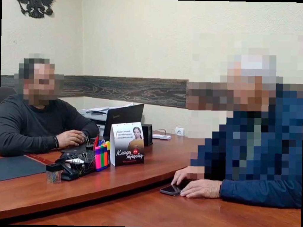 Полиция в Сочи спасла пенсионера от мошенников, которые пытались выманить у него 20 миллионов рублей.