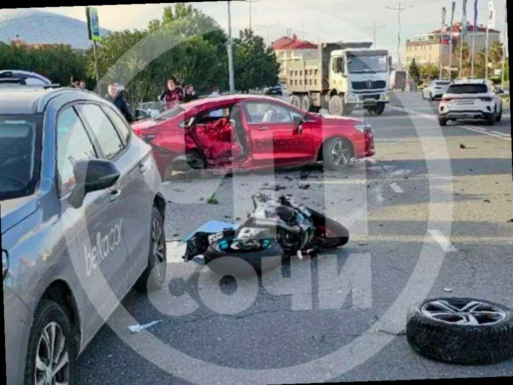 В Сириусе произошло ДТП с участием мотоциклиста