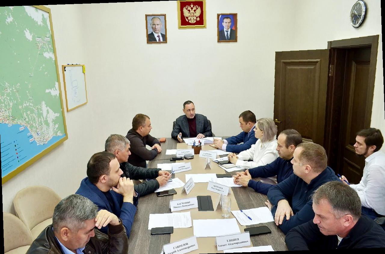 «Виктор Тепляков рассмотрел вопрос парковки в водоохранной зоне»