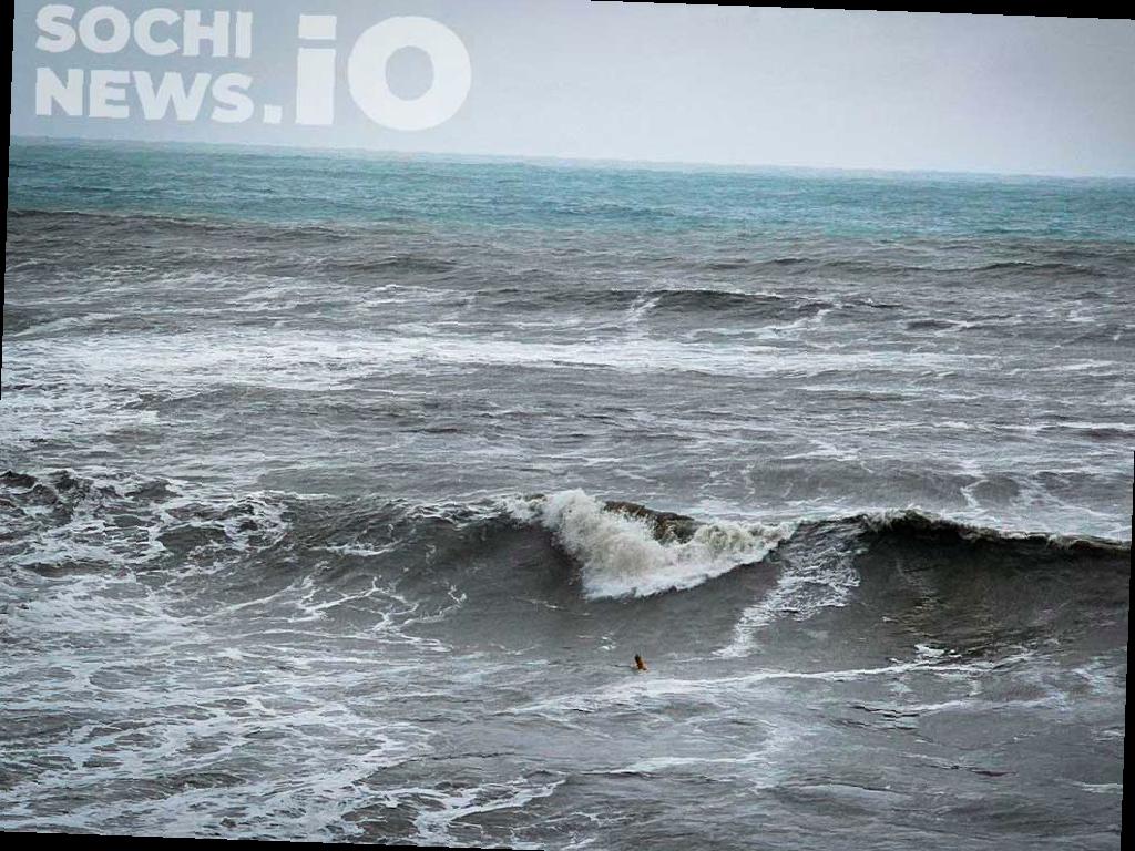 В выходные в Сочи ожидается шторм на море