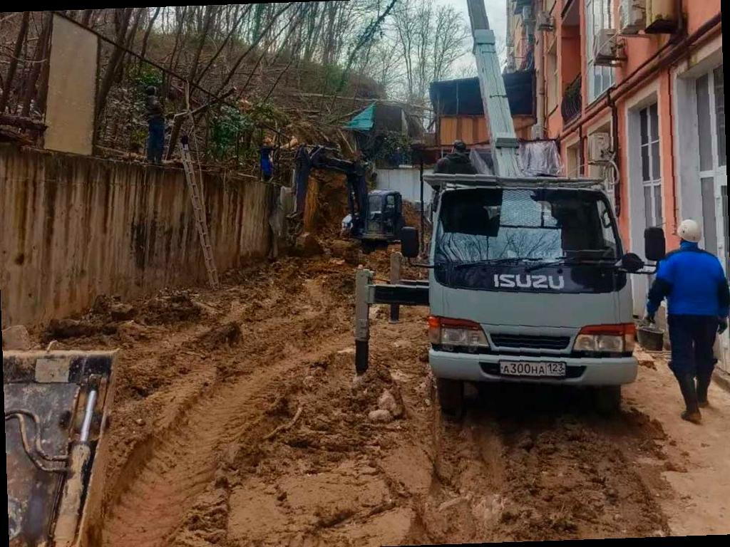 В Адлере произошел повторный оползень на улице Петрозаводской