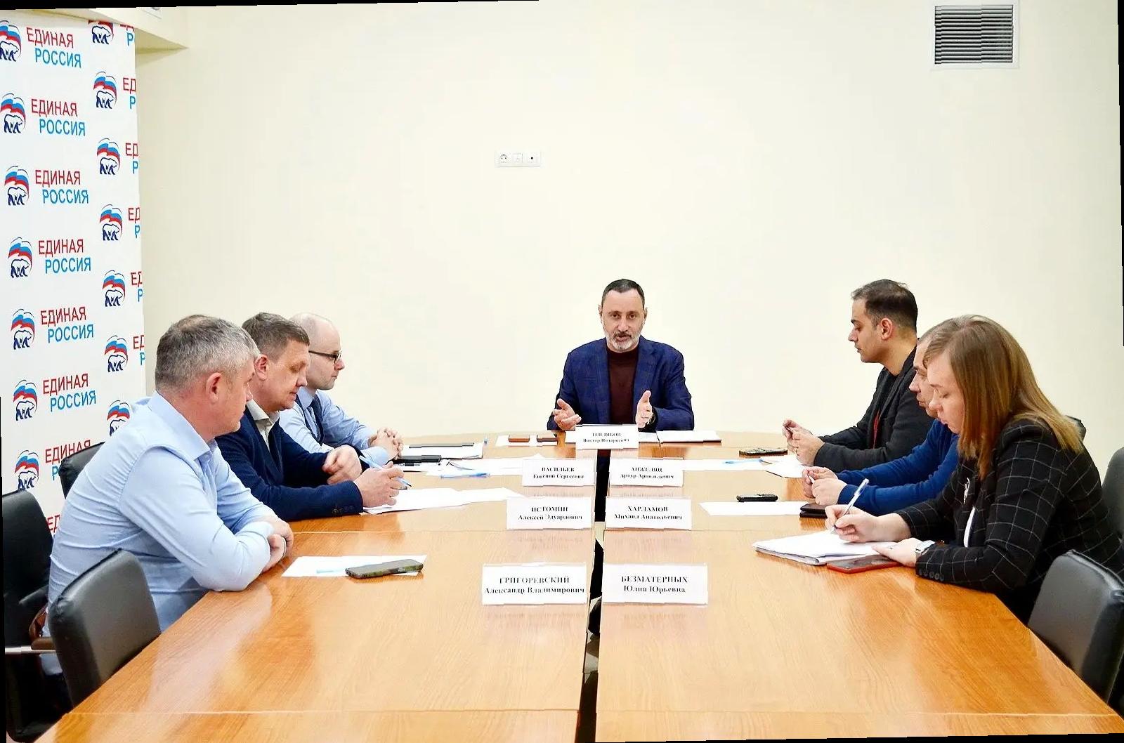 «Виктор Тепляков обсудил оползень на ул. Подгорная в Сочи»