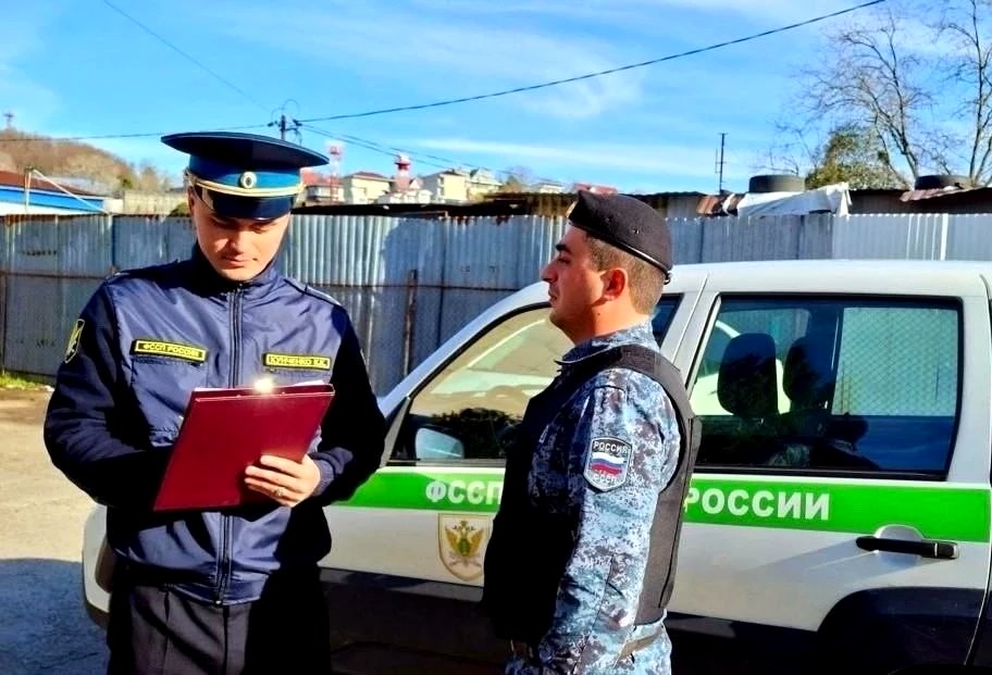 Собственница земли в Сочи снесла незаконные строения после штрафов