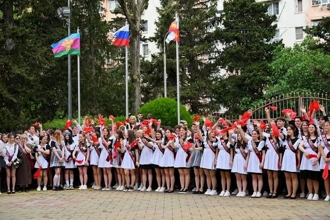 В Сочи прошли торжественные мероприятия для выпускников школ