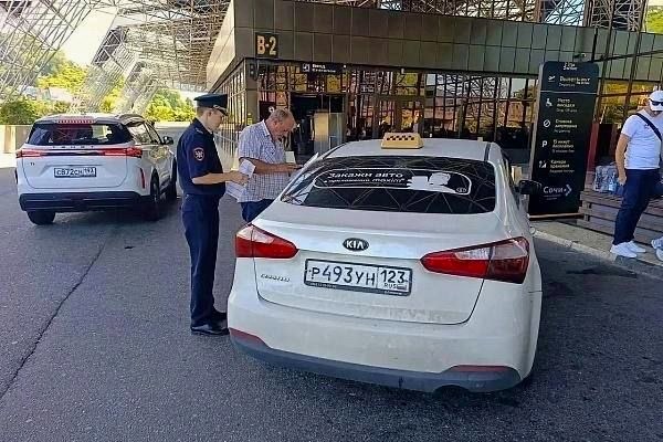 Борьба с нелегальными таксистами в Сочи активизировалась в курортный сезон