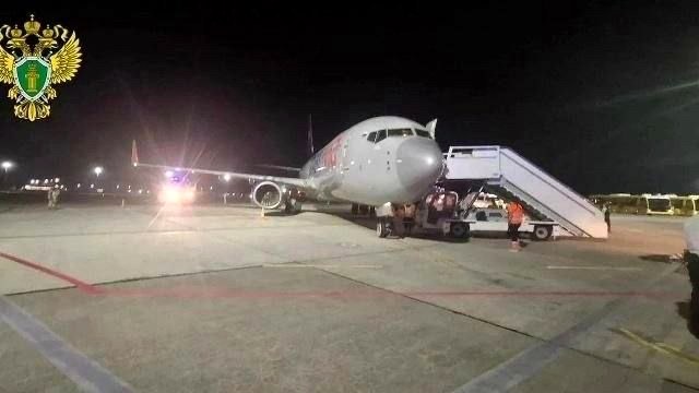 Экстренная посадка Boeing в Сочи, пассажиры доставлены в Архангельск