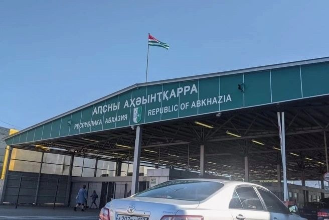 Очереди на границе с Абхазией увеличиваются, альтернативы транспорта