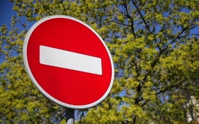 Перекрытие дороги в Сочи 17 октября связано с автомобильными соревнованиями