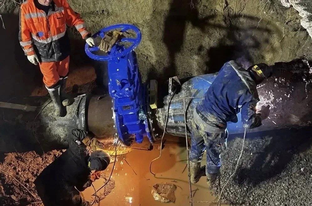 Замена водопроводной арматуры на улице Кубанской в Сочи выполнена на 80%